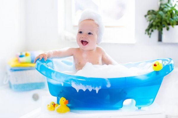 Nước tắm cho trẻ sơ sinh