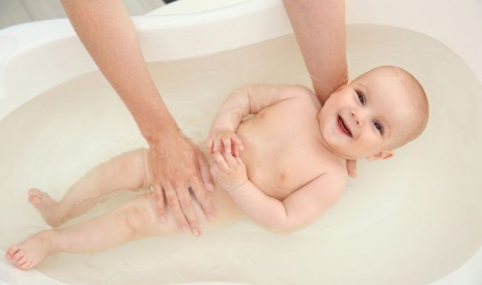 Sữa tắm dành riêng cho trẻ sơ sinh: Khác gì so với bé lớn