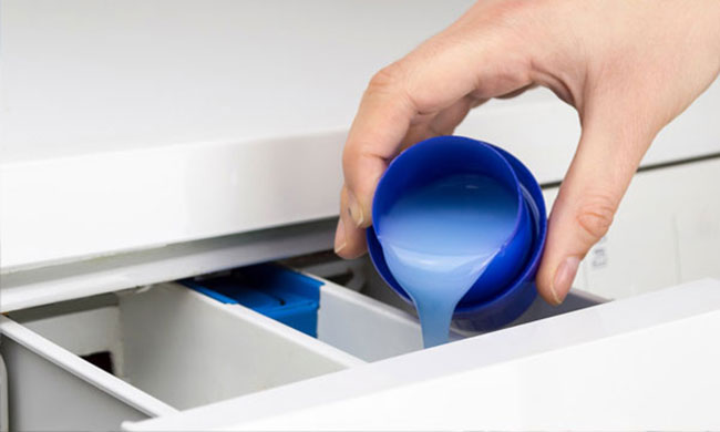 Trẻ có cần dùng nước xả vải chuyên dụng?